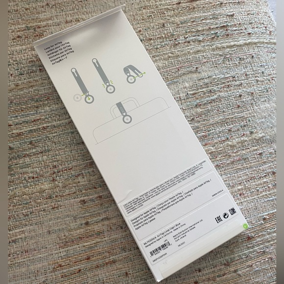 AirTag Loop in Capri Blue - Picture 2 of 2